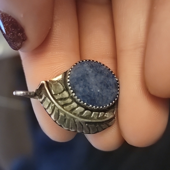 Vintage Jewelry Jewelry - Beautiful Silver Lapis Pendant